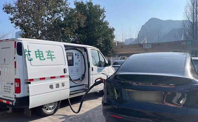 咸丰汽车搭电